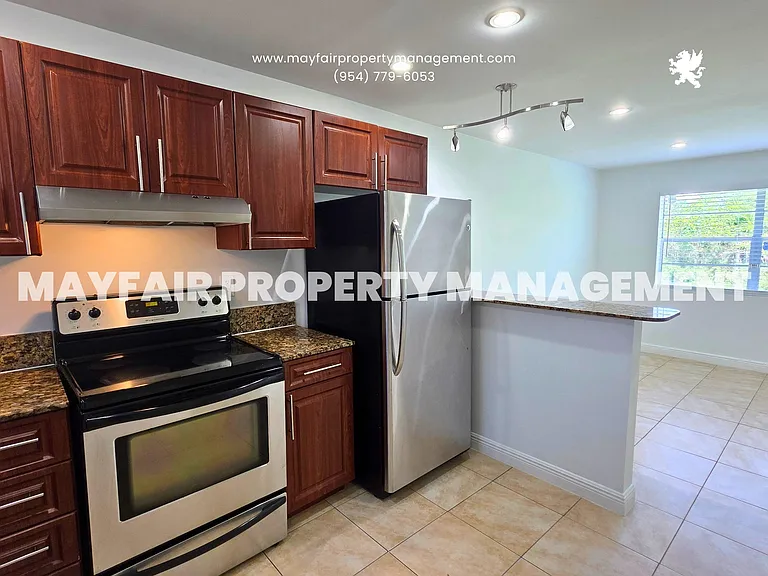5621 SW 36th Ct #105 — Photo 2
