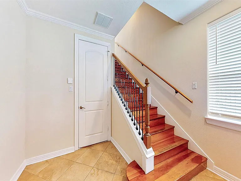 2104 State St — Photo 33