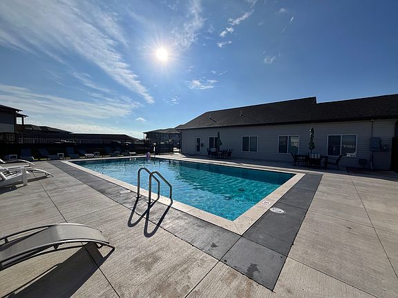 3rd image of 107 Pioneer Dr #2