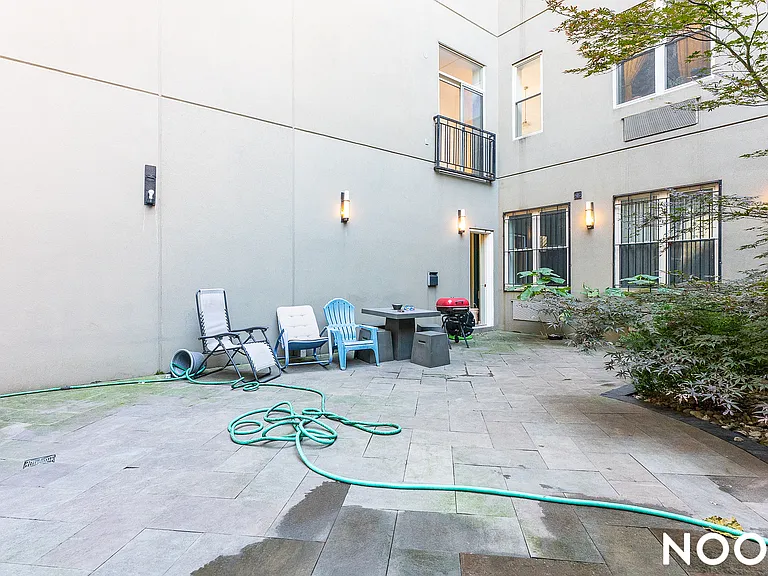 137 Hart St #1 — Photo 12