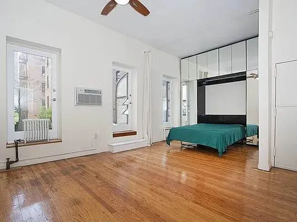207 West 21st Street 3R image 1 of 8