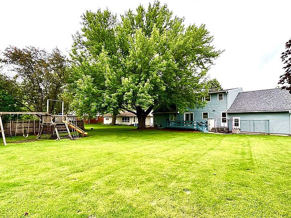 3rd image of 421 Knollwood Dr