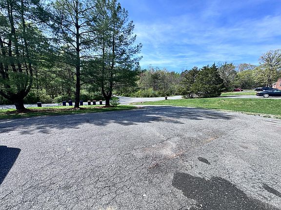 4th image of 157 Oak Hill Dr