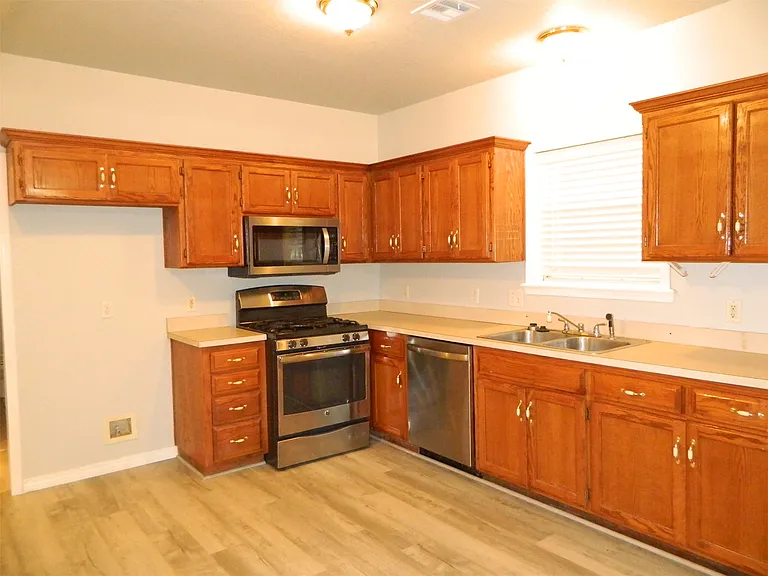 1302 W Exchange St — Photo 5