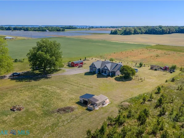 406 Crittenden Rd, Deltaville, VA 23043