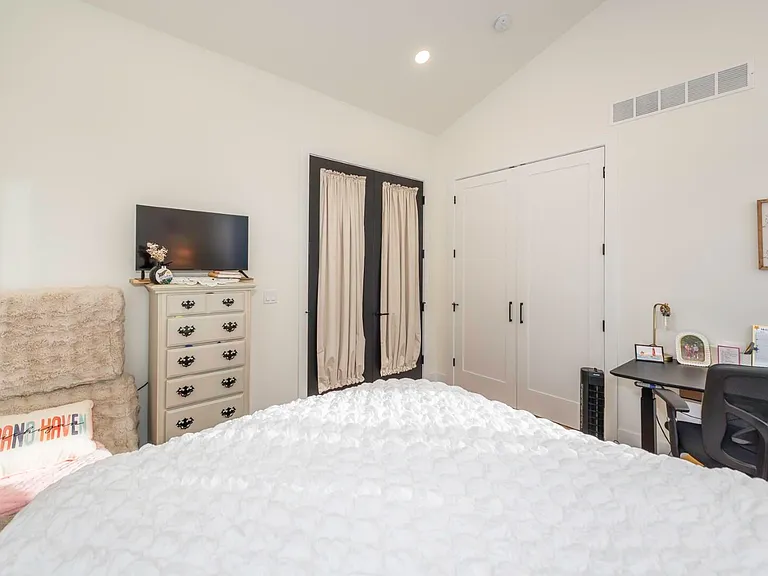 1858 Upland Dr — Photo 34