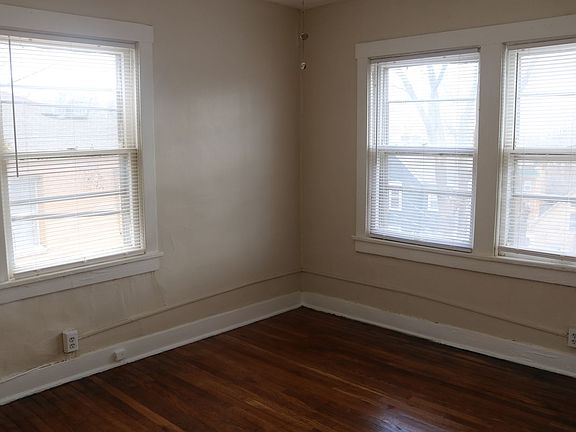 4th image of 1109-1111 W 40th St #2E