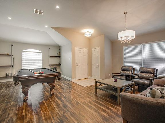 4th image of 812 Deerbrook Cir