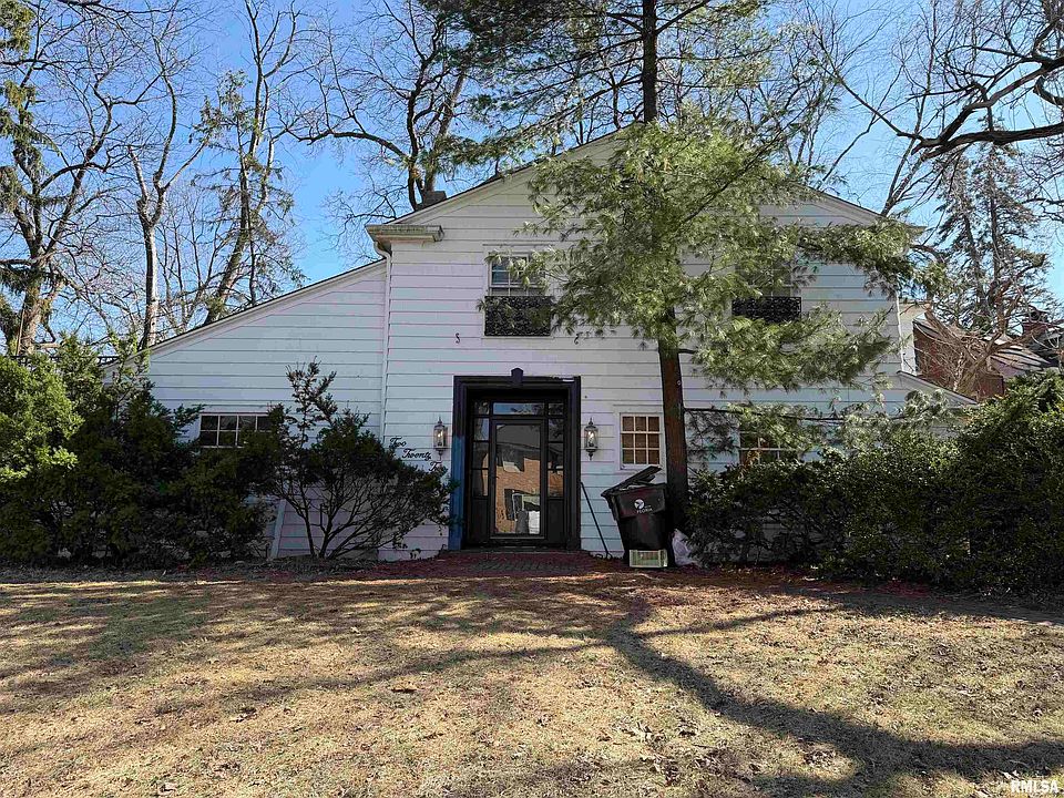 1st image of 222 W Hollyridge Cir