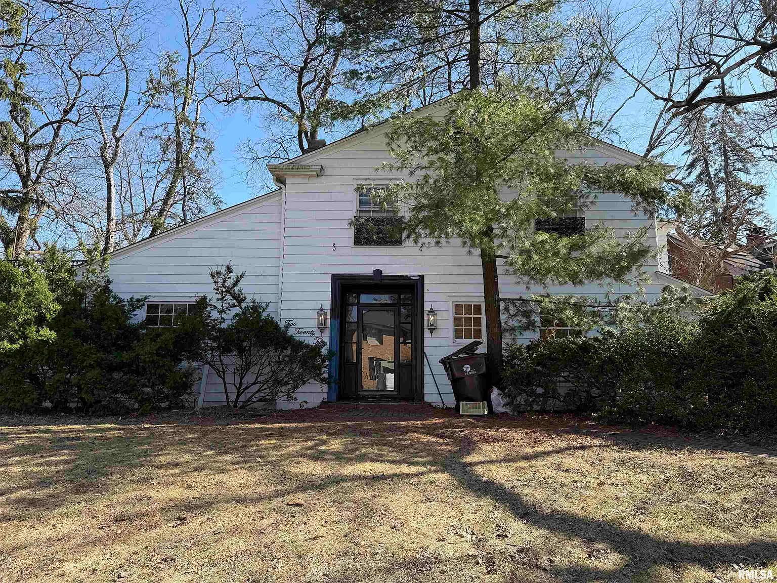 222 W Hollyridge Cir photo 1