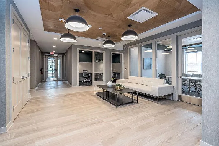 Edgewater Apartments and Townhomes — Photo 9