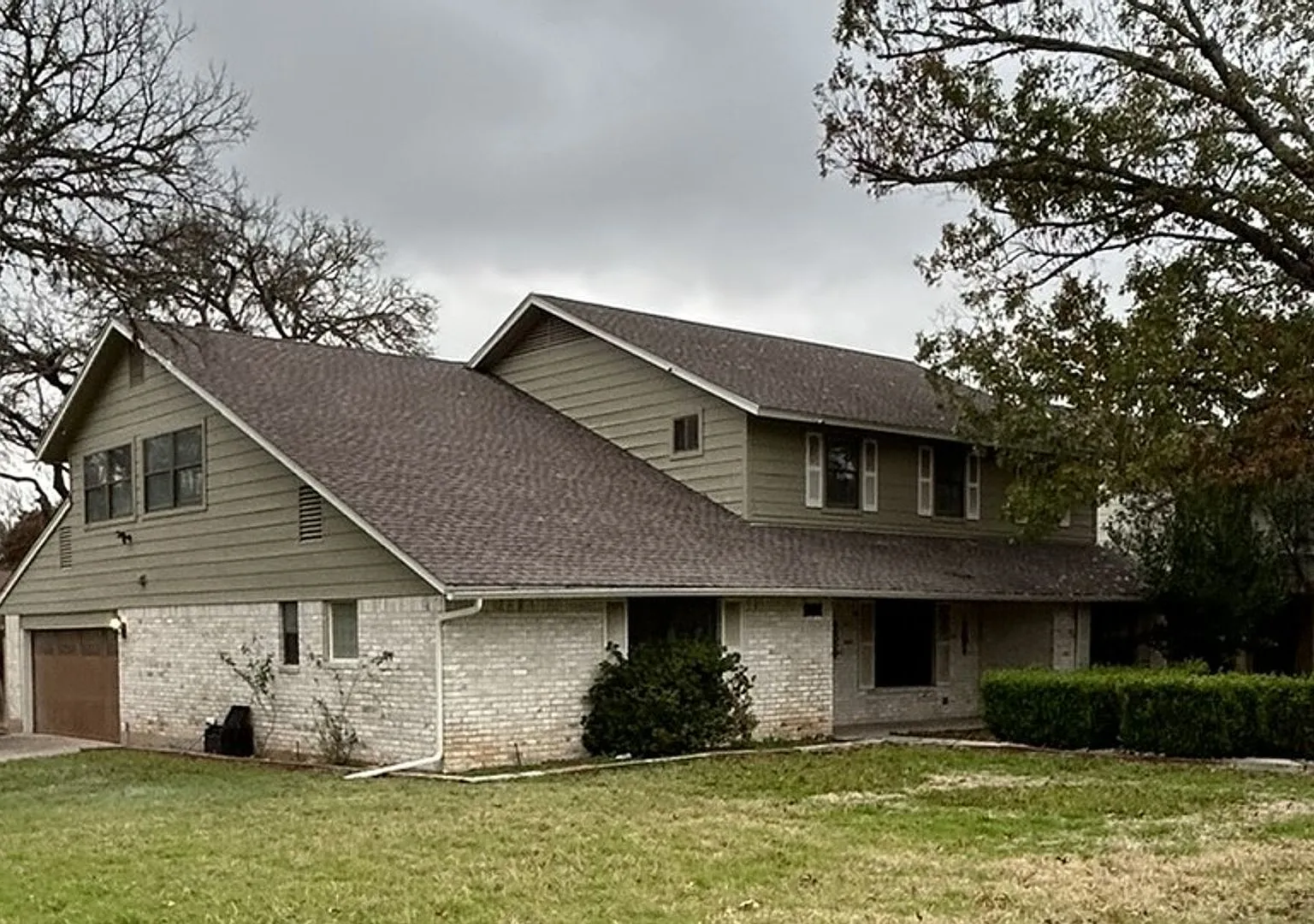 Shady Hollow - POOL - 5 bedroom SFH — Photo 2