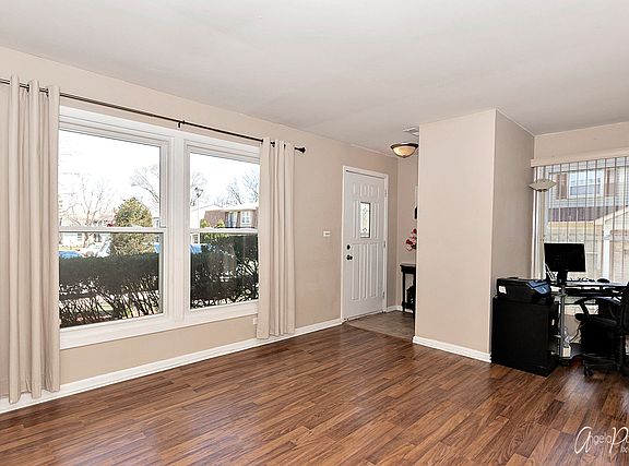 2nd image of 715 Huntly Ct #715