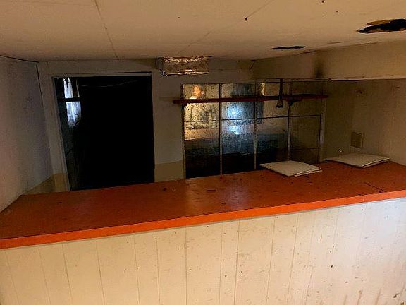 3rd image of 1716 Greenway Ave