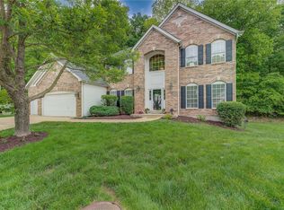 954 Castle Pines Dr, Ballwin, MO 63021
