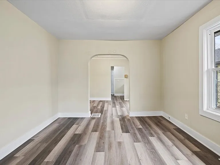 429-431 S Oakland Ave — Photo 9