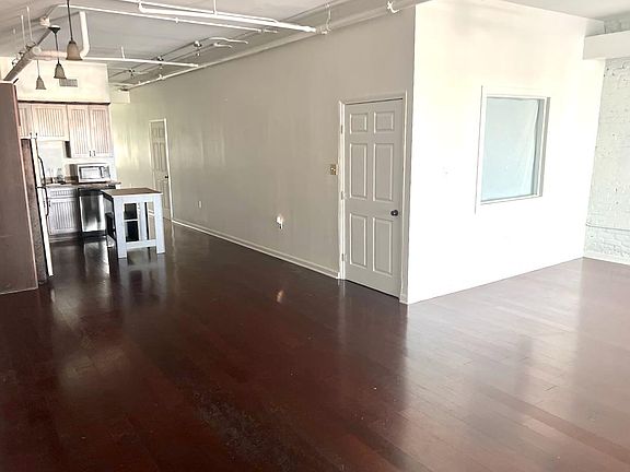 5th image of 225 N Peters St APT 4