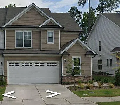 214 Eagleson St Photo 1