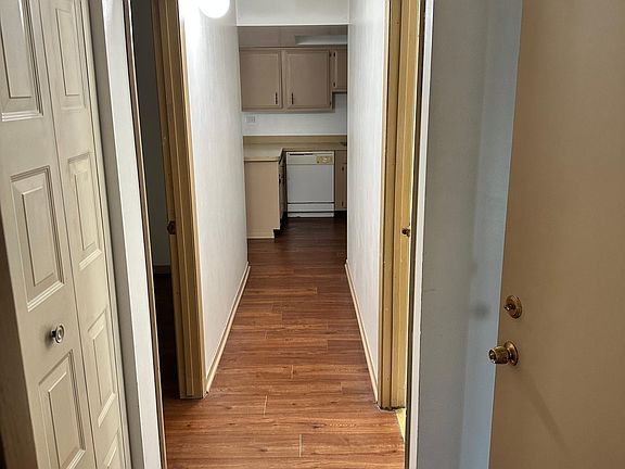 2nd image of 9S270 Nantucket Dr APT D