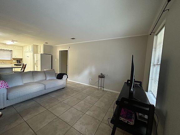 3rd image of 201 Thompson St #201