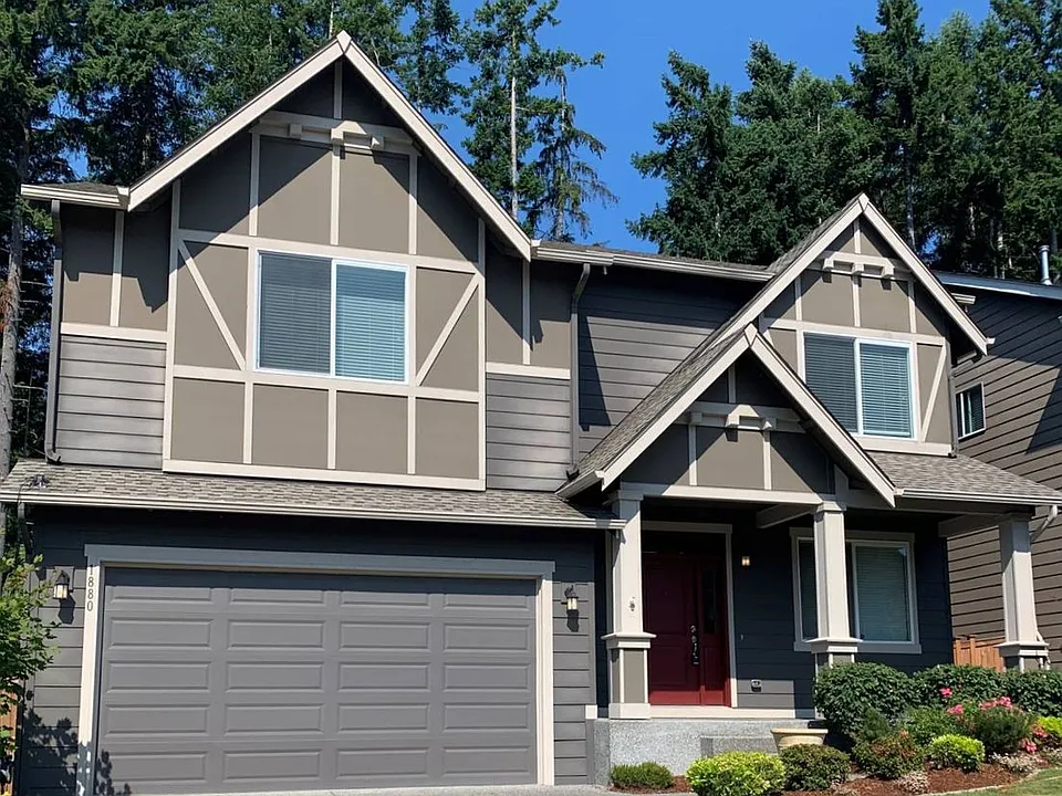 1880 Claret Loop NW