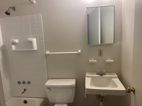 5th image of 4304 Ravenwood Dr #A