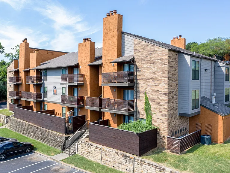 Vine Apartments — Photo 65