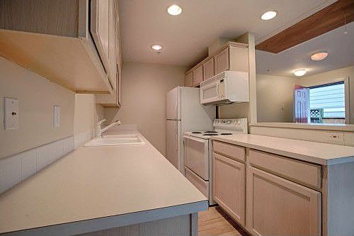5th image of 2621 NW 57th St #A