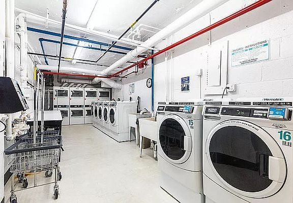 3rd image of 230 E 44th St APT 8K