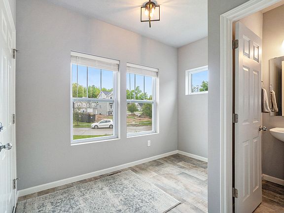 4th image of 5203 Parkview Ln