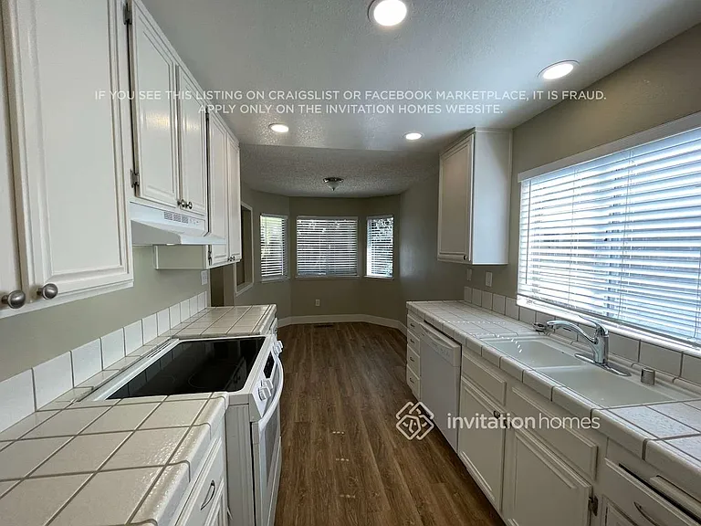 4939 Orinda Way — Photo 5