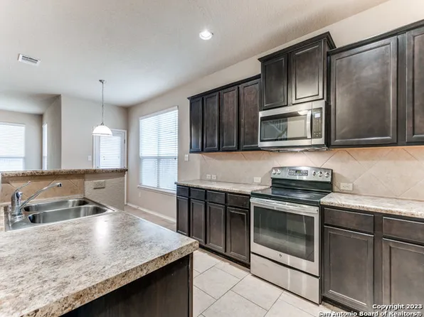 8823 SCARLETT PL, San Antonio, TX 78221