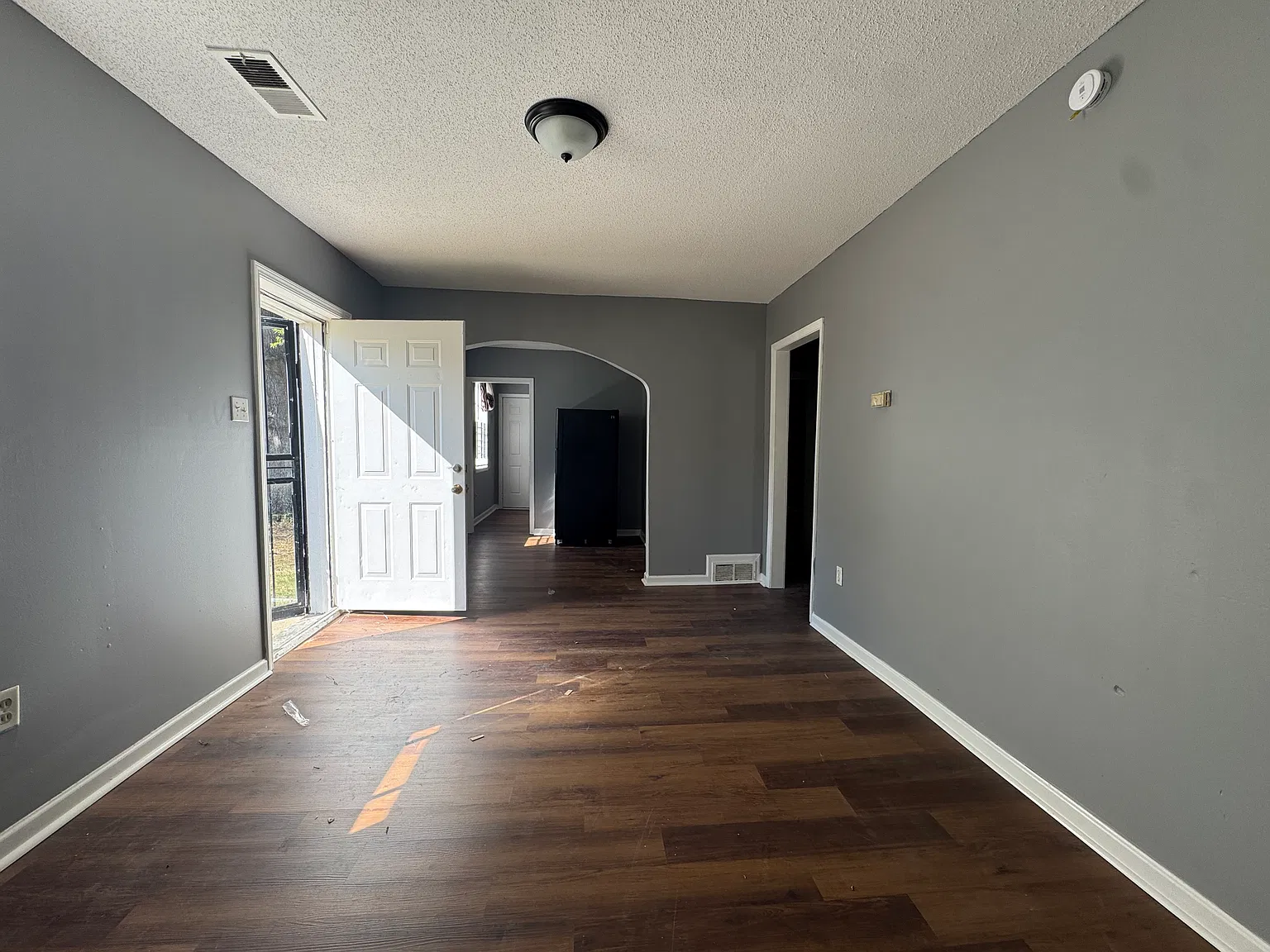 2 bed, 843 sqft, $1,075 — Photo 2