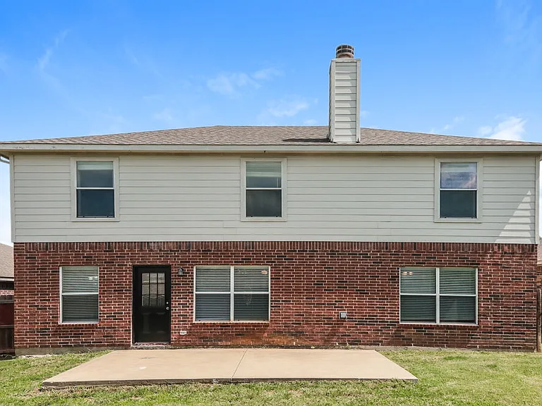 1107 Caroline Dr — Photo 17