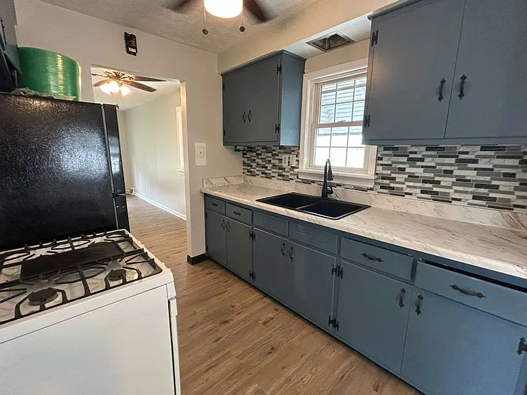 26901 Farringdon Ave — Photo 19