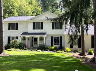 1076 Sheerbrook Dr, Chagrin Falls, OH 44022