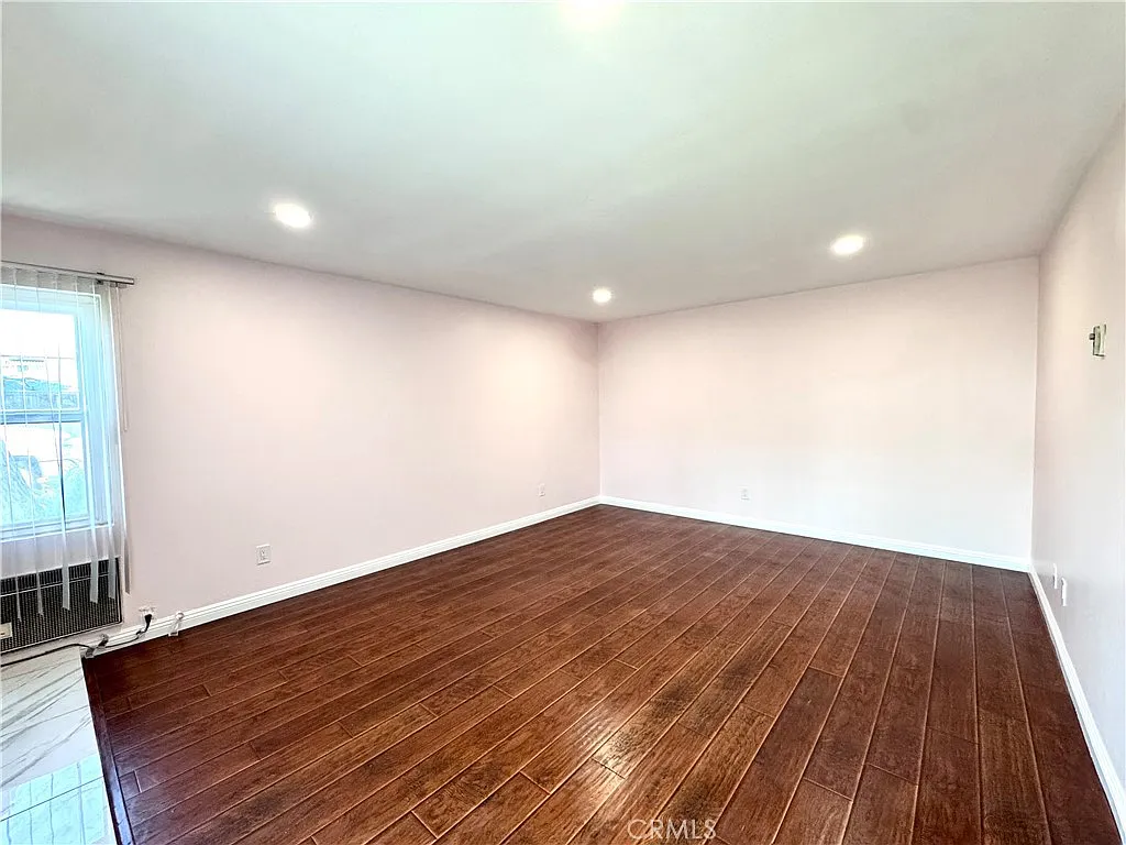 3 bed, 2.5 bath, 1492 sqft, $3,700 — Photo 2
