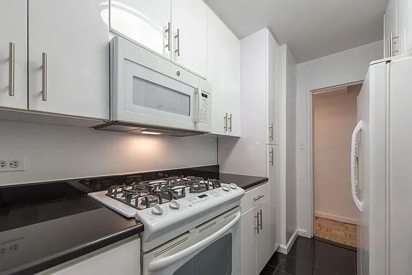 Rented by Solow Realty | media 13