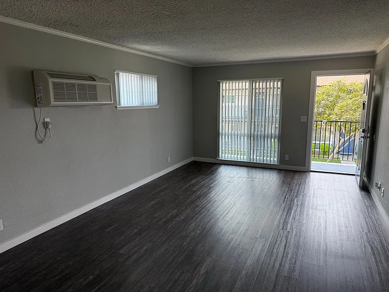 Villa Del Sol Apartments — Photo 95
