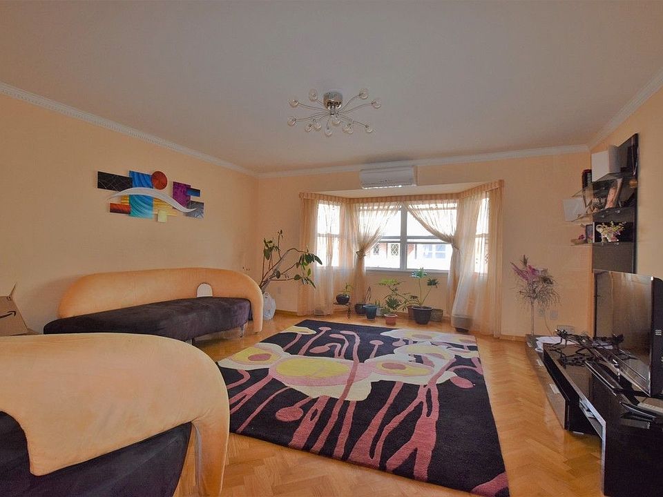 1st image of 11 Cove Ln APT 1