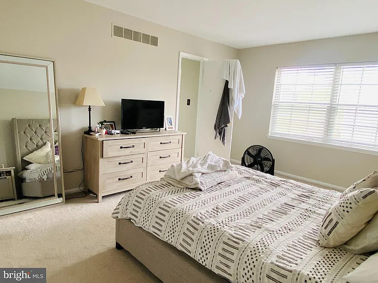 112 Chester Ct — Photo 9