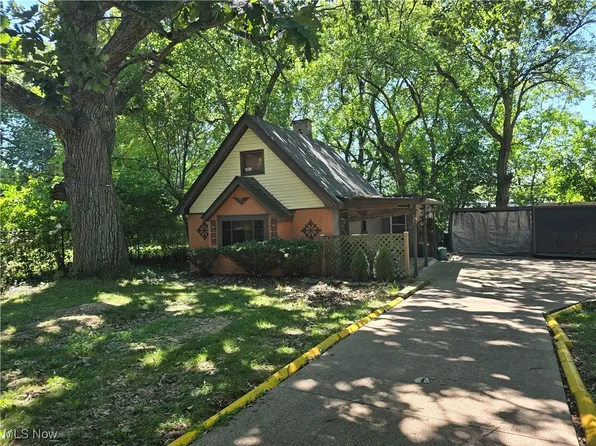 5472 W 84th St, Parma, OH 44129