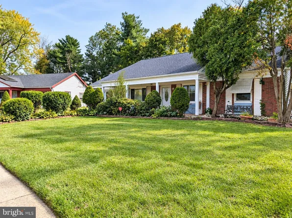38 Gaylord Cir, Willingboro, NJ 08046