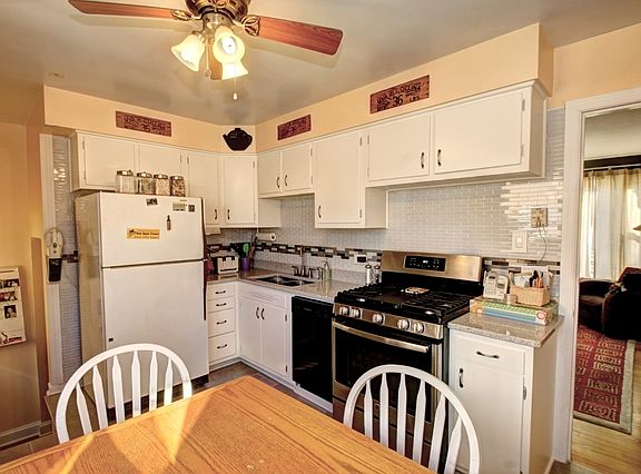 4th image of 9102 Menard Ave