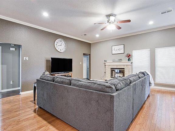 3rd image of 4411 Ashbury Ln