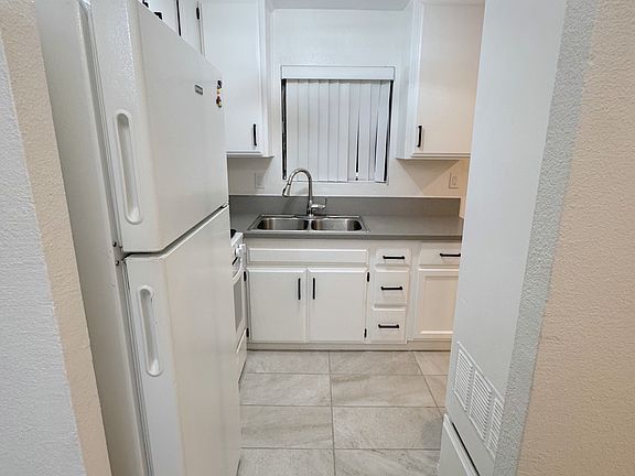 3rd image of 2345-2349 Lincoln Park Ave #2345-17