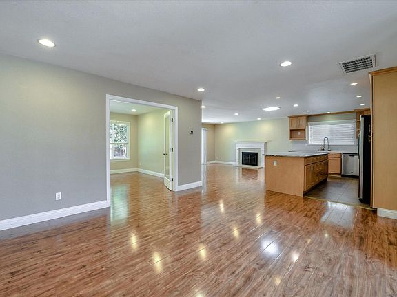 5th image of 5875 Amapola Dr