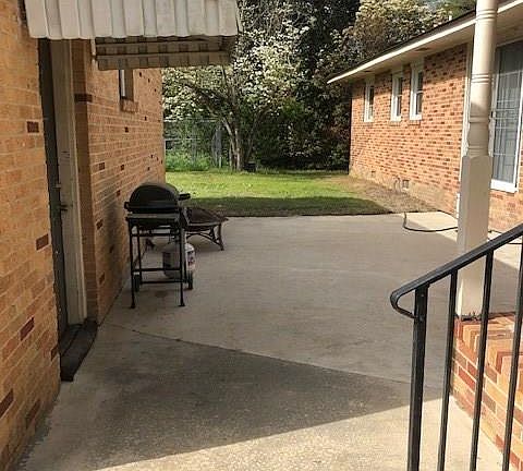 3rd image of 214 Sunnyside Dr