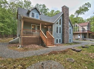 104 Heritage Dr, Hawley, PA 18428