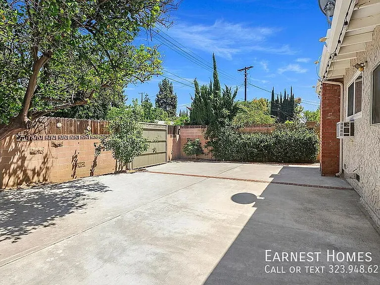 22459 Covello St — Photo 16